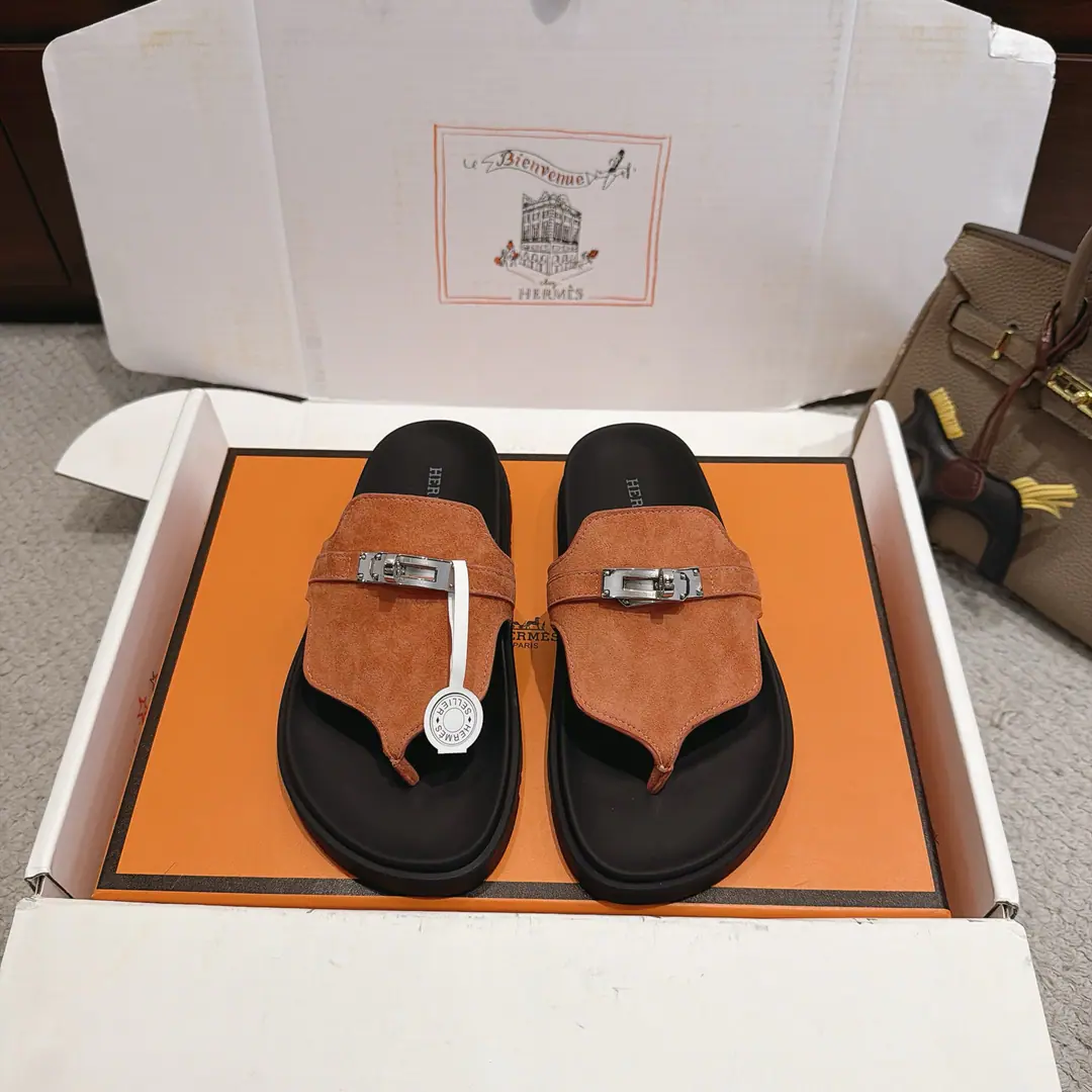 『 New Colour🆕 』Get out of the factory. Hermes I'm in love with you, Max. Classic Uncle tow-toe. Empire Shoes Series———————————Fashion is a lot more than a couple of days. It's super comfortable. Every detail is perfect. OriginalswiftCowskin./- Oh, Pete. Original1:1A single-maned steel.KellyThe hardware button./Original private model ▪️SIZE: 35~41（40.41.42Customize or not change）