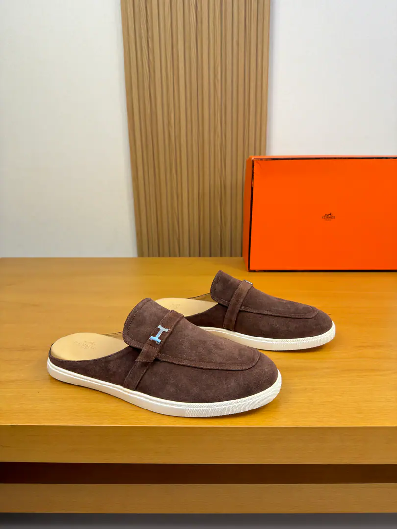 【 HERMES】I'm in love with you, Max. High-end quality Original List·I'm gonna take a little bit of a slipper. Shoe.: Original🔝High-swilight revelling cow skin., Shoe Dan..Brand metal buttons and cross-arms decoration Uchi.: Water-tied cow skin. Otsumi!: Ultra Light OriginalTPR.Rubber. Form Super-high-quality control.·- I'm doing a little work.: Highlight(High-end·- How expensive.·Slot) Size: 39-44（38.45.46.Make a reservation.)·H0231