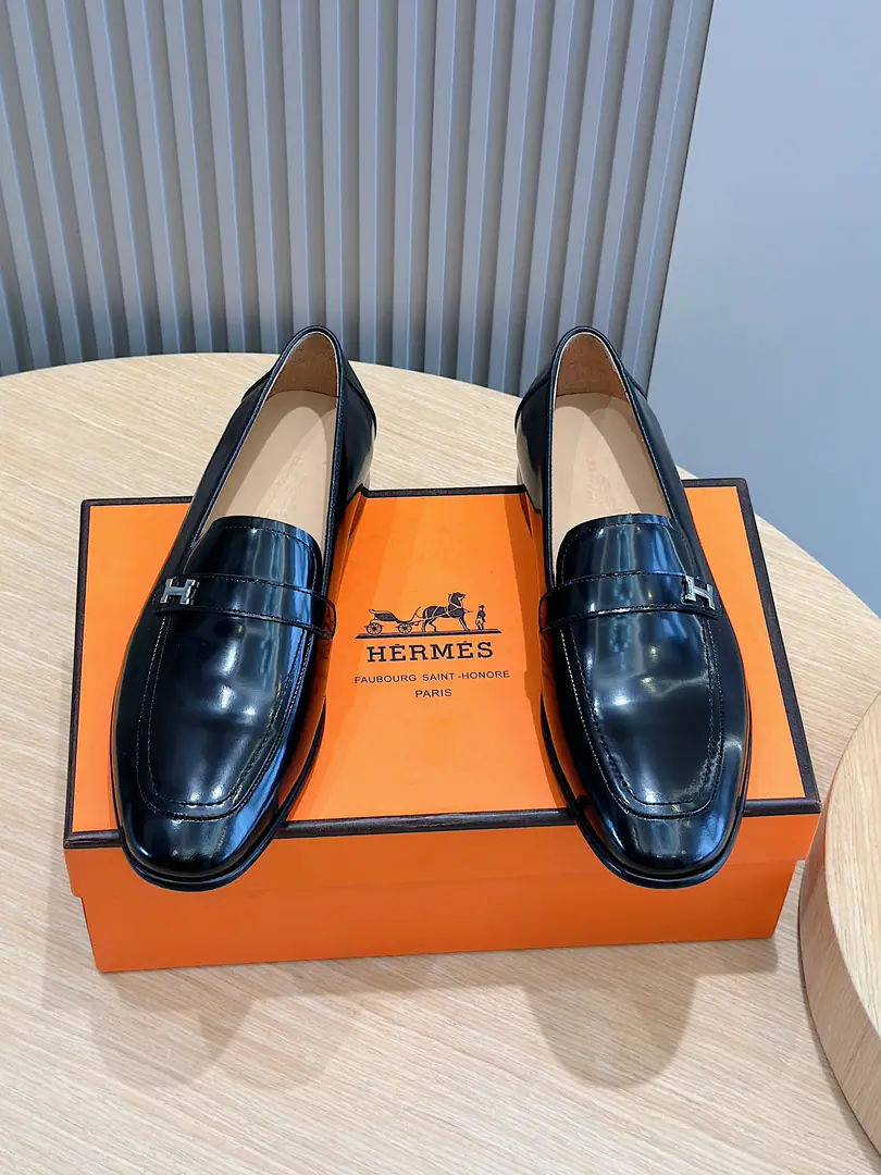 HermésI love horses.－That's a big one. A gentleman of grace., A pure handmade softness and a beautiful color.！Let's get these shoes., Take you back to the classics.. Imported cattle and shoes.＋In the cow's skin.＋That's a big one. Size:39-44(38.45Make a reservation.）