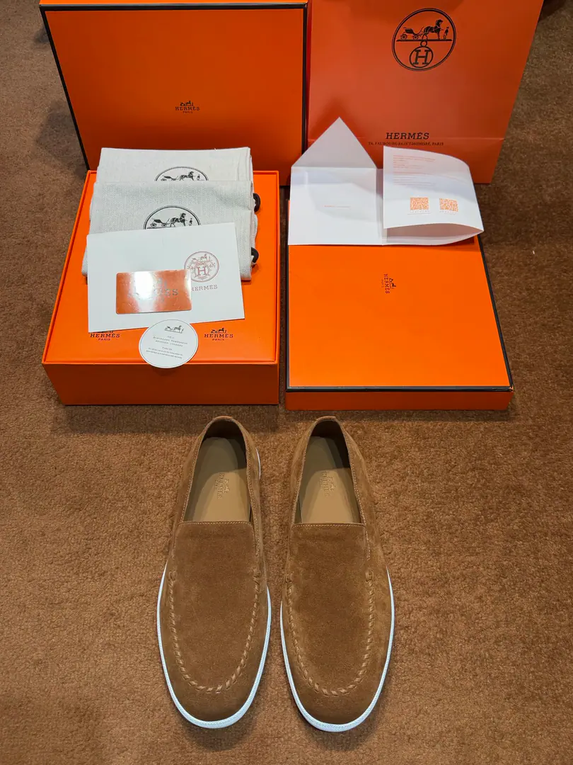 Hermes bouningMen's sneakers.-The bottom of the cow's skin. Original purchase, 1: 1Repeat, That's what you're after. Pipskin and cow-skins.. 😍😍😍 Light Shoe Bottom Decoration Smatch, Make a hundred fashion styles.. ❤️ White rubber soles. Black rubber mooring on front end, Rear-end hurricane ash rubber mooring Hurricane Grey Lamb's inner and inner skin👏👏👏 Size:39-44（38.45.46Do it.） Full package📦
