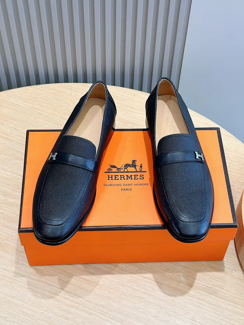 HermésI love horses.－That's a big one. A gentleman of grace., A pure handmade softness and a beautiful color.！Let's get these shoes., Take you back to the classics.. Imported cattle and shoes.＋In the cow's skin.＋That's a big one. Size:39-44(38.45Make a reservation.）