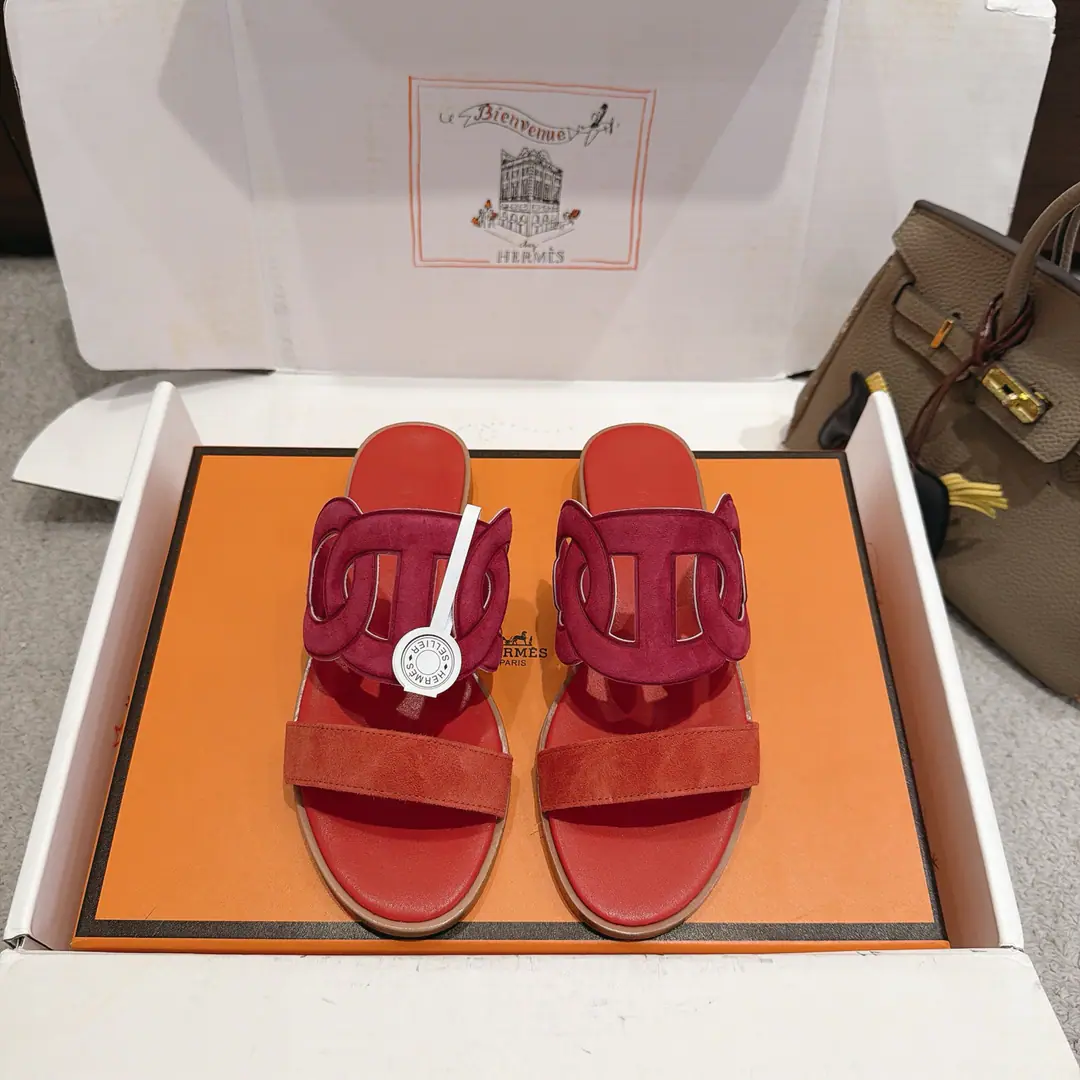 Get out of the factory. Hermes I'm in love with you, Max. Laguna Shoes Series———————————Fashion is a lot more than a couple of days. It's super comfortable. Every detail is perfect. OriginalswiftCowskin./- Oh, Pete. Original1:1A sole shoe./The original private model is a big one. ▪️SIZE: 35~41（40.41.42Customize or not change）
