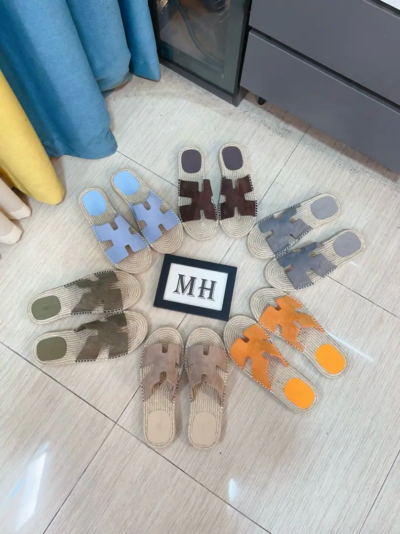Get out of the factory.🌸🌸High-end version. 《HERMES》I'm in love with you, Max. 💁♂️Men's slippers., Counter-quality🧚🏿♂️ The shoe is covered in a steed of oxen and a hand-line., We're gonna get glued and we're gonna get a bump in the bottom., In the air, there's a comfort to the sheep's skin., Density ％Comfortable., Original rubber-based grinding Codes38-44. - It's a deal.45-46-47💥🏆