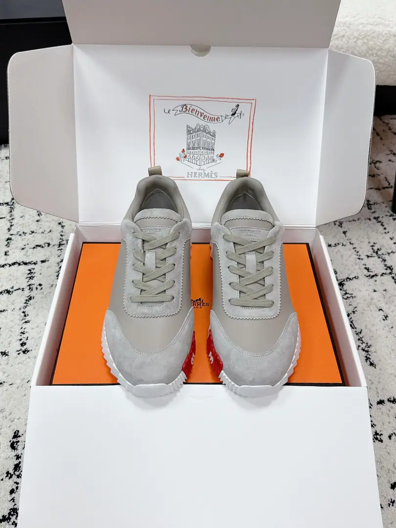 Aircraft box+20 #Requisition of couples Hermes I'm in love with you, Max. 26/ Bouncing Couples. Sports Leisure shoes. Original procurement development Original version one to one. Good stuff is not afraid of late.💗 ❤️Welcome to the comparison of quality material details.🆚 The most comfortable shoes in love with horses., No, I don't.1⃣️, It's a nice, light foot., You don't get tired of shopping.👍Bullskins.+Wire Nice touch., She's beautiful and she's got a lot of clothes., It's light and comfortable. It's so light. Sports and leisure are the two things. Step on it.💩That's great.！ ✔️Fabulous.: Original customized imports of cattle skin/Cow-feat. ✔️Uchi.: The imported inlet was for silk and sheep. ✔️Otsumi!: AdoptionIP+TPU(Multi-colour Letters)German technology exposure machine seamlessly combined ✔️Size: #35-46(Women40.41Men45.46Do it.)