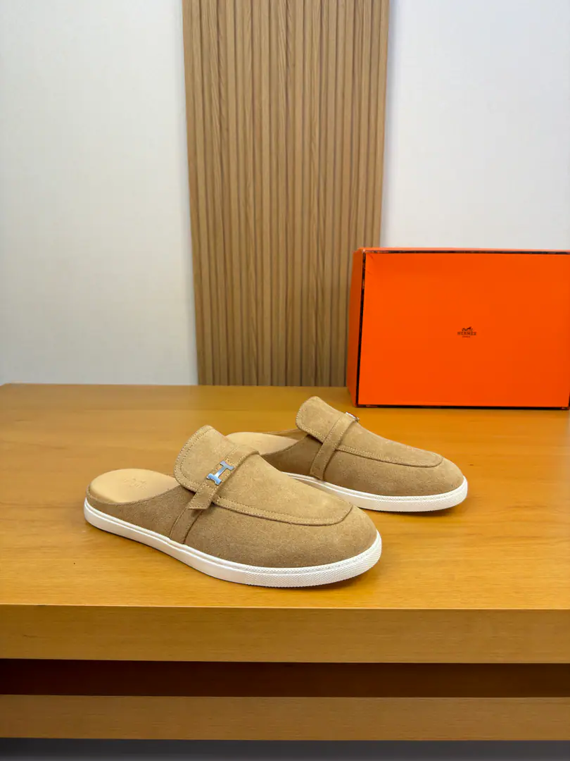 【 HERMES】I'm in love with you, Max. High-end quality Original List·I'm gonna take a little bit of a slipper. Shoe.: Original🔝High-swilight revelling cow skin., Shoe Dan..Brand metal buttons and cross-arms decoration Uchi.: Water-tied cow skin. Otsumi!: Ultra Light OriginalTPR.Rubber. Form Super-high-quality control.·- I'm doing a little work.: Highlight(High-end·- How expensive.·Slot) Size: 39-44（38.45.46.Make a reservation.)·H0231