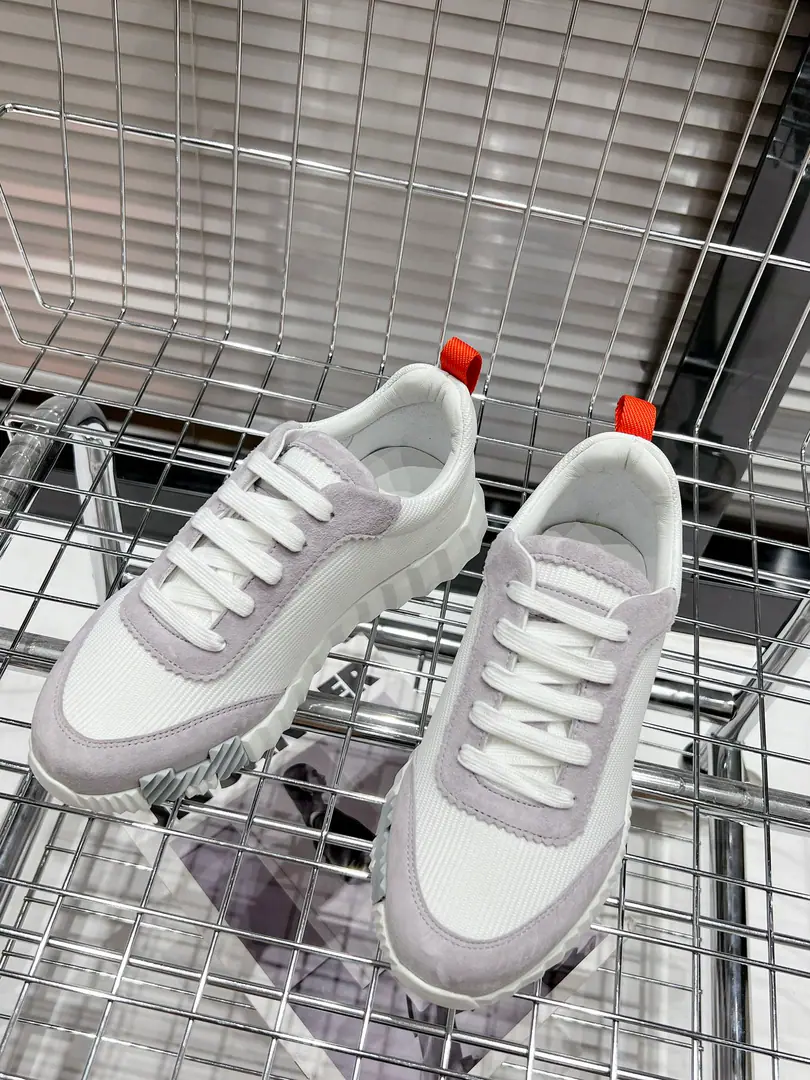 Top Version🆚 【Hermes 】22 fe new arrival~Autumn and winter money. Bouncing Couples.👫Sports shoes The most comfortable shoes in love with horses., No, I don't.1⃣️, It's a nice, light foot., You don't get tired of shopping.👍 The whole thing. The hand feels good., She's beautiful and she's got a lot of clothes., It's light and comfortable. It's so light. Sports and leisure are the two things. Step on it.💩That's great.！ 30+The match between the sexes..You can choose whatever you want., There's always something you want.~ ✔️Fabulous.:The Queen of the High-Silenced Lamb.+Original single-blue sheet ✔️Uchi.:The imported inlet was for silk and sheep. ✔️Otsumi!:AdoptionIP+TPU(Multi-colour Letters)German technology exposure machine seamlessly combined ✔️Codes:Women35-41Men38-46 🎁Top class. Synchronize full packaging
