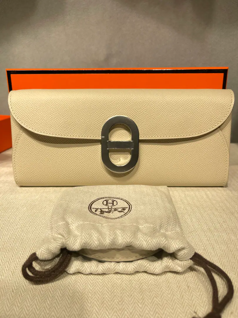 New paragraph HERMES·237471The milkshake with the silver button. hassPip Series, Pig nose slanted wrap. to go EP hassPee., All Steel, Hand-Wine Dimensions: 24×10x2.5cm.