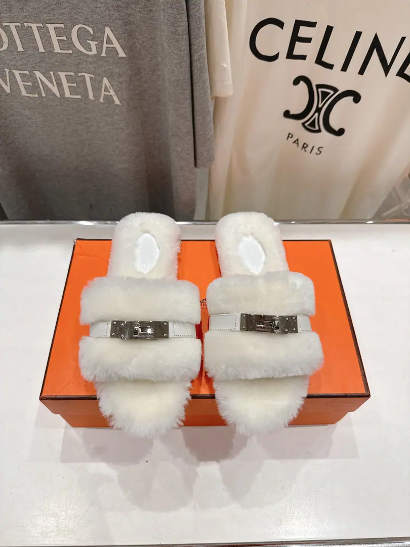🏧𝗛𝗘𝗥𝗠𝗘𝗦ClassicHFurry slippers. The king blew it up.HTow You're a lazy man.‼️A classic short book.HModel Physical feet are really good., Slender white. Super-biggy lady slippers imported wool into Australia. The upper foot is so cozy.👍 Italian imports are so thick. Size: 35-42 [40.41.42Custom]