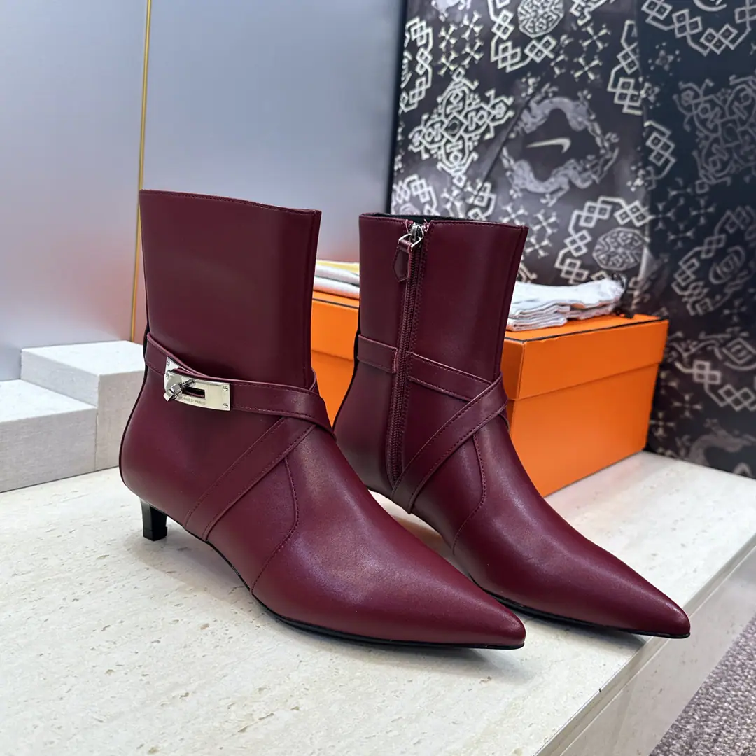 Plant prices HermesI'm in love with you, Max. 2026Autumn and winter money.Nice Crossing punk styleKellyAnd pull the naked female boots. HThe same letter as the star.logoChevalier boots with low and pointy heads. Material:I'll import a cow's skin on my shoe./Import sheep, skin.+In the skin of the watered cow.+Italy is a big-ass country. He's tall.:4CM Size: 35-39(34.40.41.42Custom without re-offer)