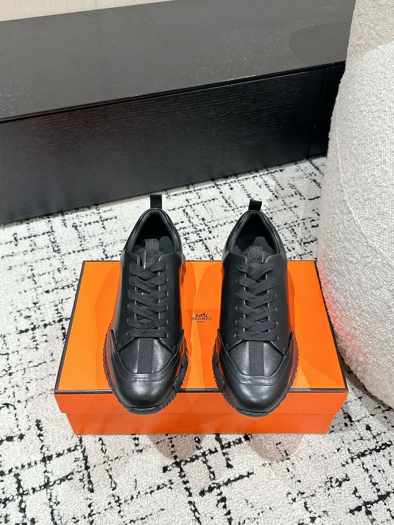 #Top Version Couple money. Hermes I'm in love with you, Max. 24/ fe new arrival~ Autumn and winter money. Bouncing Couples.👫Sports Leisure shoes. The most comfortable shoes in love with horses., No, I don't.1⃣️, It's a nice, light foot., You don't get tired of shopping.👍 Bullskins.+Wire Nice touch., She's beautiful and she's got a lot of clothes., It's light and comfortable. It's so light. Sports and leisure are the two things. Step on it.💩That's great.！ ✔️Fabulous.:Imported cattle skin ✔️Uchi.:The imported inlet was for silk and sheep. ✔️Otsumi!:AdoptionIP+TPU(Multi-colour Letters)German technology exposure machine seamlessly combined ✔️Size:#35-46(Women40.41Men45.46Do it.) 🎁Top class. Synchronize full packaging