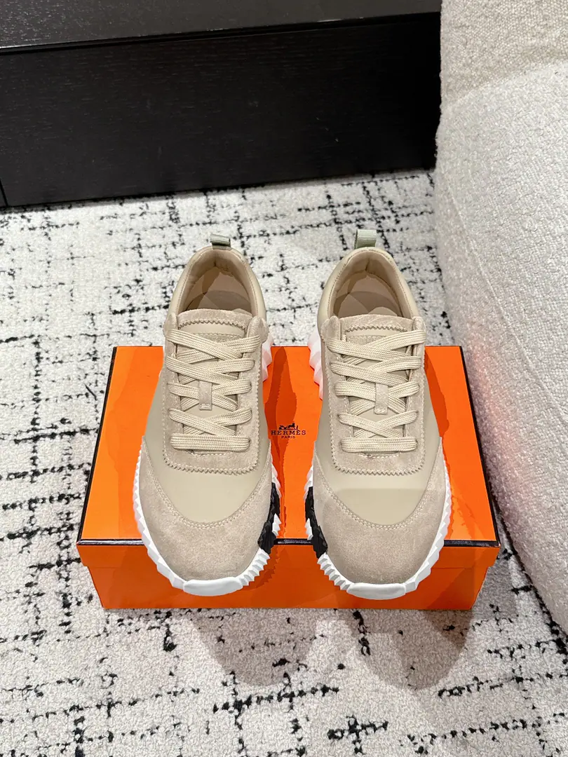 #Top Version Couple money. Hermes I'm in love with you, Max. 25/ Bouncing Couples. Sports Leisure shoes. The most comfortable shoes in love with horses., No, I don't.1⃣️, It's a nice, light foot., You don't get tired of shopping.👍Bullskins.+Wire Nice touch., She's beautiful and she's got a lot of clothes., It's light and comfortable. It's so light. Sports and leisure are the two things. Step on it.💩That's great.！ ✔️Fabulous.:Imported cattle skin+Wire ✔️Uchi.:The imported inlet was for silk and sheep. ✔️Otsumi!:AdoptionIP+TPU(Multi-colour Letters)German technology exposure machine seamlessly combined ✔️Size:#35-46(Women40.41Men45.46Do it.) 🎁Top class. Synchronize full packaging