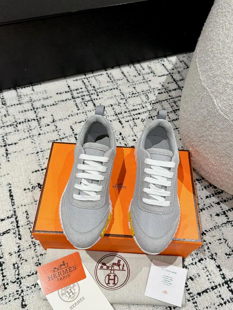#Top Version Couple money. Hermes I'm in love with you, Max. 24/ fe new arrival~ Autumn and winter money. Bouncing Couples.👫Sports Leisure shoes. The most comfortable shoes in love with horses., No, I don't.1⃣️, It's a nice, light foot., You don't get tired of shopping.👍 Bullskins.+Wire Nice touch., She's beautiful and she's got a lot of clothes., It's light and comfortable. It's so light. Sports and leisure are the two things. Step on it.💩That's great.！ ✔️Fabulous.:Imported cattle skin+Wire ✔️Uchi.:The imported inlet was for silk and sheep. ✔️Otsumi!:AdoptionIP+TPU(Multi-colour Letters)German technology exposure machine seamlessly combined ✔️Size:#35-46(Women40.41Men45.46Do it.) 🎁Top class. Synchronize full packaging