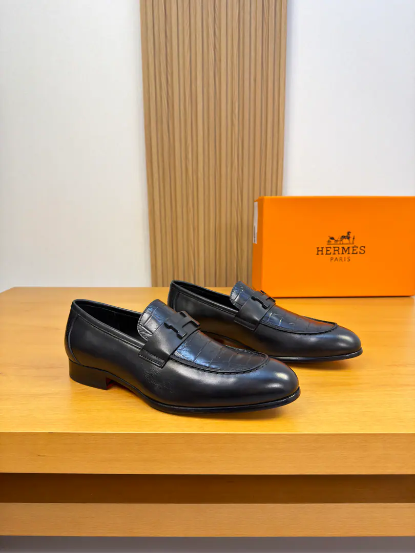 【 HERMES】I'm in love with you, Max. High-end quality Original List·- It's a leather shoe. Shoe.: 🔝Rock-storyed little cow skin., Napa Skin., Shoe Dan..Sewing process for the outer car, Brand metal buttons and cross-arms decoration Uchi.: Water-tied cow skin. Otsumi!: It's so light.TPR·Rubber. Combining is a big-ass skin. Super-high-quality control.·- I'm doing a little work.: Highlight(High-end·- How expensive.·Slot) Size: 39-44（38, 45, 46, Make a reservation.)·H0230