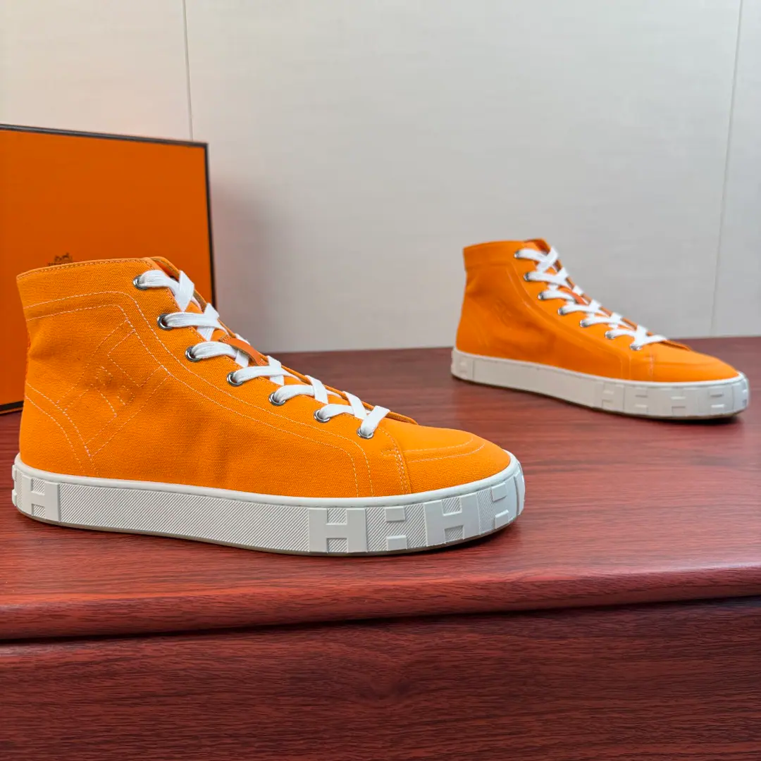 Hermes/I'm in love with you, Max. MaxiThe series of Chinese canvas shoes. Synchronise update of the network！ It's a season out.HermèsThe Gaussian canvas shoes., Reconstructing the contours of ancient costumes, A pair of pairs of shoes with a sharp-stacked ankle line. Cotton canvas shoes. Standard sports layout A very bright line of geometry., MarkerHThe tattooed rubber thick bottom., A light rubber shoe., - I'm gonna raise my self.buff, Comfortable step and recognition.. The Chinese version combines street with luxury., The tides unlock the multi-pronged thinking.: The work-winds and foot pants are lazy., The broad legs are full of loose and light luxury., The shorts and the ankles make a good teen.. I don't care if I travel., We're going out on a weekend visit., One pair.holdI live in a variety of shapes., Low profile, hidden brand quality., It's the year of the hairline and the actual wear.. Full package！ Size: 39-40-41-42-43-44 Standard leather shoe size. （38/45/46But it's not gonna be a change.） The cargo.: H261859 Orange