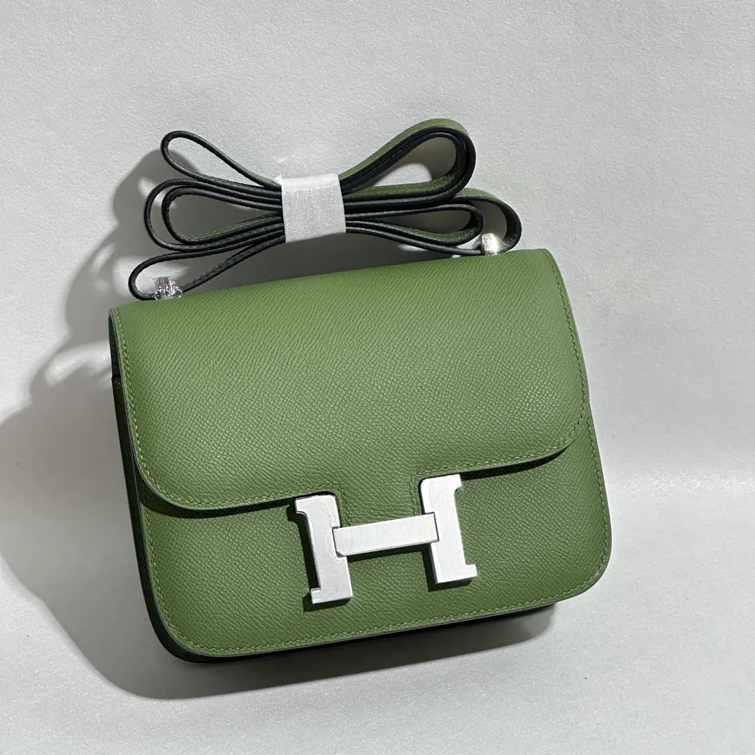 Constance 19#Slan green. Silver button. FranceHaasOriginal plantEpsomPee.🐂 The inside sheep.🐑Hand-sew waxes are all hand-made.🪡 All steel hardware. Current