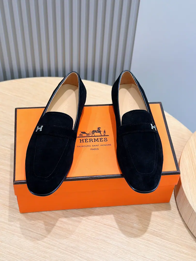 HermésI love horses.－That's a big one. A gentleman of grace., A pure handmade softness and a beautiful color.！Let's get these shoes., Take you back to the classics.. Imported cattle and shoes.＋In the cow's skin.＋That's a big one. Size:39-44(38.45Make a reservation.）