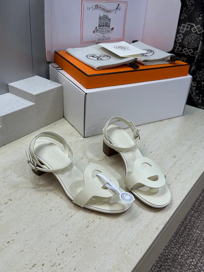 Plant prices(Full plane box.) Holly! Requisition level I'm in love with you, Max. Hermes 2026Spring and summer. Marinella Pig nose pattern.Chaine d’Ancre The bare toes. HHome LetterlogoThe middle-twined roundheads and the empty sandals. Material: I'll import a cow's skin on my shoe.+In the skin of the watered cow.+Italy is a big-ass country. He's tall.:6CM Size: 34-43（34.40.41.42.43Custom without re-offer）