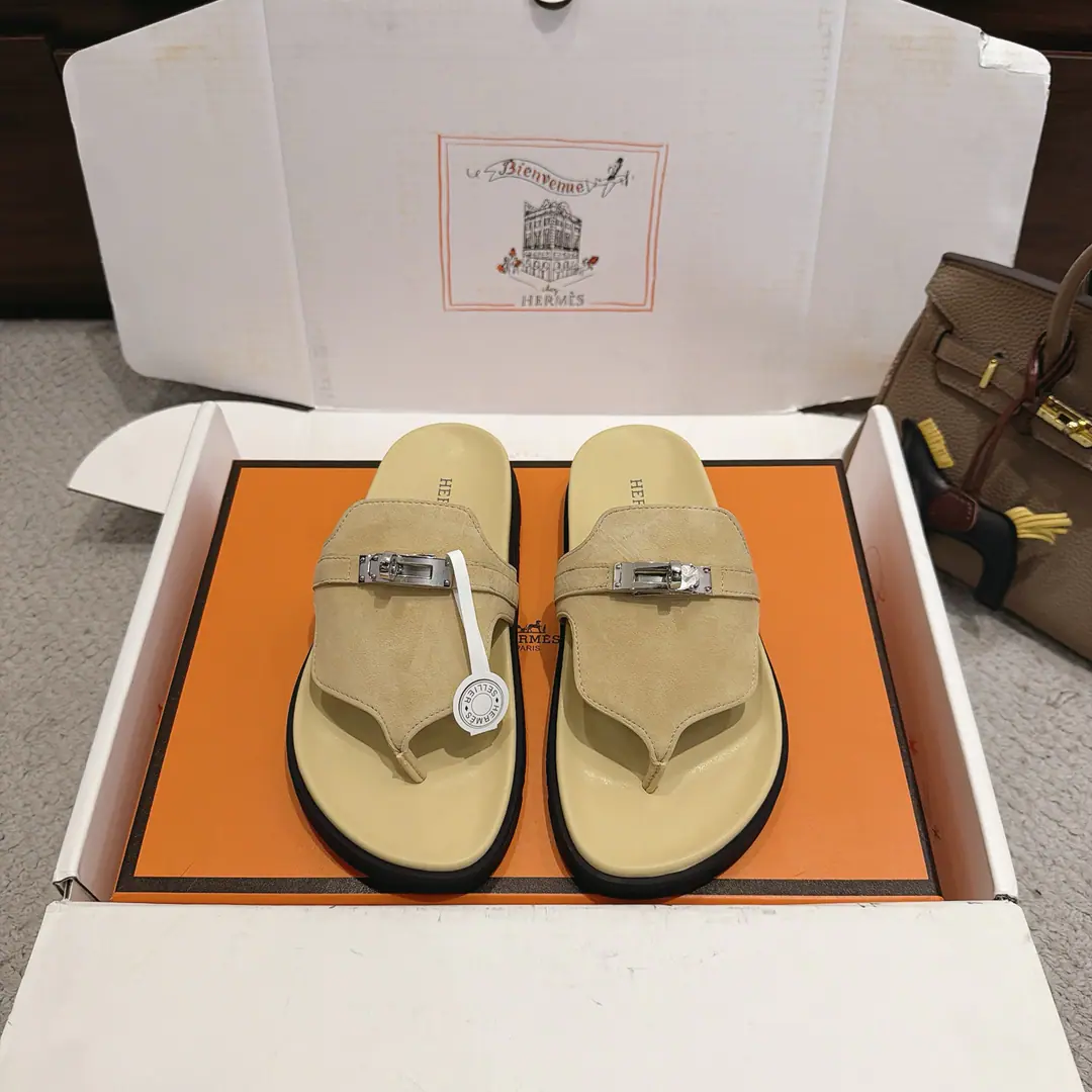 『 New Colour🆕 』Get out of the factory. Hermes I'm in love with you, Max. Classic Uncle tow-toe. Empire Shoes Series———————————Fashion is a lot more than a couple of days. It's super comfortable. Every detail is perfect. OriginalswiftCowskin./- Oh, Pete. Original1:1A single-maned steel.KellyThe hardware button./Original private model ▪️SIZE: 35~41（40.41.42Customize or not change）