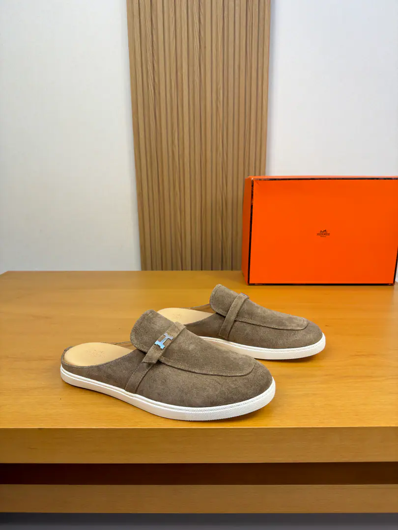 【 HERMES】I'm in love with you, Max. High-end quality Original List·I'm gonna take a little bit of a slipper. Shoe.: Original🔝High-swilight revelling cow skin., Shoe Dan..Brand metal buttons and cross-arms decoration Uchi.: Water-tied cow skin. Otsumi!: Ultra Light OriginalTPR.Rubber. Form Super-high-quality control.·- I'm doing a little work.: Highlight(High-end·- How expensive.·Slot) Size: 39-44（38.45.46.Make a reservation.)·H0231