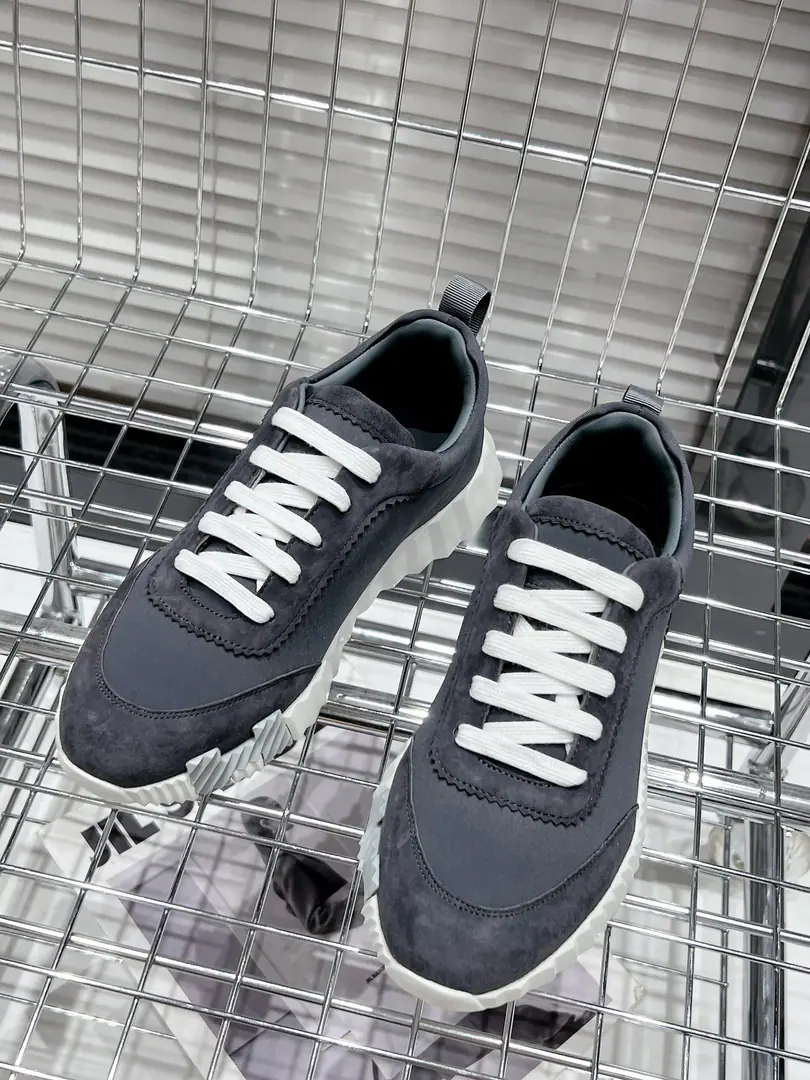 Top Version🆚 【Hermes 】22 fe new arrival~Autumn and winter money. Bouncing Couples.👫Sports shoes The most comfortable shoes in love with horses., No, I don't.1⃣️, It's a nice, light foot., You don't get tired of shopping.👍 The whole thing. The hand feels good., She's beautiful and she's got a lot of clothes., It's light and comfortable. It's so light. Sports and leisure are the two things. Step on it.💩That's great.！ 30+The match between the sexes..You can choose whatever you want., There's always something you want.~ ✔️Fabulous.:The Queen of the High-Silenced Lamb.+Original single-blue sheet ✔️Uchi.:The imported inlet was for silk and sheep. ✔️Otsumi!:AdoptionIP+TPU(Multi-colour Letters)German technology exposure machine seamlessly combined ✔️Codes:Women35-41Men38-46 🎁Top class. Synchronize full packaging
