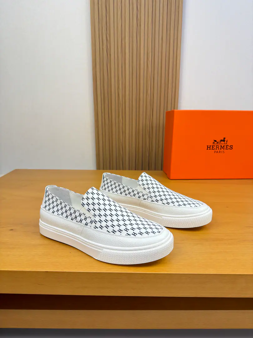 【 HERMES】I'm in love with you, Max. High-end quality Original List·The leisure board shoes are stomping. Shoe.: Original🔝Skin of a stale calf., Shoes..Brand totems. Uchi.: Water-tied cow skin. Otsumi!: Ultra Light OriginalTPR.Rubber. Double-coloured base Super-high-quality control.·- I'm doing a little work.: Highlight(High-end·- How expensive.·Slot) Size: 39-44（38.45.46.Make a reservation.)·H0118