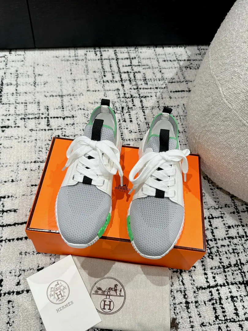 ¥Men+10 #Top Version Couple money. Hermes I'm in love with you, Max. 24/ fe new arrival~ Autumn and winter money. Bouncing Couples.👫Sports Leisure shoes. The most comfortable shoes in love with horses., No, I don't.1⃣️, It's a nice, light foot., You don't get tired of shopping.👍 Bullskins.+Wire Nice touch., She's beautiful and she's got a lot of clothes., It's light and comfortable. It's so light. Sports and leisure are the two things. Step on it.💩That's great.！ ✔️Fabulous.:Imported cattle skin+Wire ✔️Uchi.:The imported inlet was for silk and sheep. ✔️Otsumi!:AdoptionIP+TPU(Multi-colour Letters)German technology exposure machine seamlessly combined ✔️Size:#35-46(Women40.41Men45.46Do it.) 🎁Top class. Synchronize full packaging