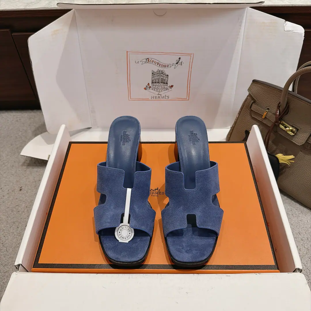 Get out of the factory. Hermes Helia 60Shoes Series ———————————Fashion is a lot more than a couple of days. It's super comfortable. Every detail is perfect. Original CustomiseNappaCowskin./I'm a sheep-skinner./Original private model heels. ▪️He's tall.: 6cm ▪️Otsumi!: The original is a very big one. ▪️SIZE: 35~41（40.41.Customize or not change）