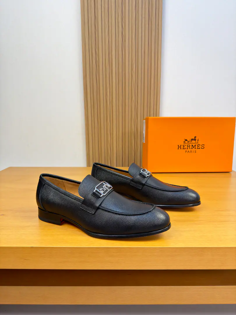 【 HERMES】I'm in love with you, Max. High-end quality Original List·- It's a leather shoe. Shoe.: 🔝Skin of a little cow with a palm., Shoe Dan..Sewing process for the outer car, Brand metal buttons and cross-arms decoration Uchi.: Water-tied cow skin. Otsumi!: It's so light.TPR·Rubber. Combining is a big-ass skin. Super-high-quality control.·- I'm doing a little work.: Highlight(High-end·- How expensive.·Slot) Size: 39-44（38, 45, 46, Make a reservation.)·H0230