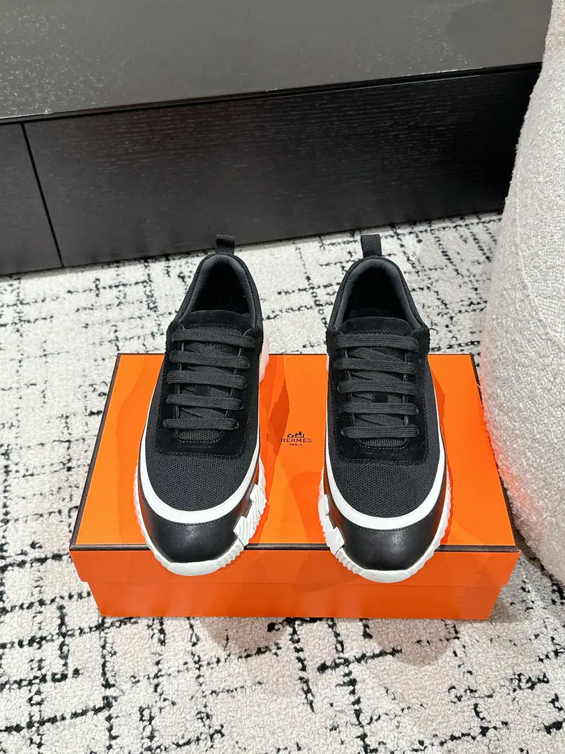 ¥ #Top Version Couple money. Hermes I'm in love with you, Max. 24/ fe new arrival~ Autumn and winter money. Bouncing Couples.👫Sports Leisure shoes. The most comfortable shoes in love with horses., No, I don't.1⃣️, It's a nice, light foot., You don't get tired of shopping.👍 Bullskins.+Wire Nice touch., She's beautiful and she's got a lot of clothes., It's light and comfortable. It's so light. Sports and leisure are the two things. Step on it.💩That's great.！ ✔️Fabulous.:Imported cattle skin+Wire ✔️Uchi.:The imported inlet was for silk and sheep. ✔️Otsumi!:AdoptionIP+TPU(Multi-colour Letters)German technology exposure machine seamlessly combined ✔️Size:#35-46(Women40.41Men45.46Do it.) 🎁Top class. Synchronize full packaging