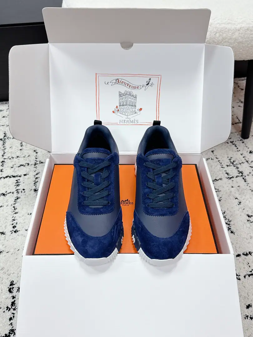 Aircraft box+20 #Requisition of couples Hermes I'm in love with you, Max. 26/ Bouncing Couples. Sports Leisure shoes. Original procurement development Original version one to one. Good stuff is not afraid of late.💗 ❤️Welcome to the comparison of quality material details.🆚 The most comfortable shoes in love with horses., No, I don't.1⃣️, It's a nice, light foot., You don't get tired of shopping.👍Bullskins.+Wire Nice touch., She's beautiful and she's got a lot of clothes., It's light and comfortable. It's so light. Sports and leisure are the two things. Step on it.💩That's great.！ ✔️Fabulous.: Original customized imports of cattle skin/Cow-feat. ✔️Uchi.: The imported inlet was for silk and sheep. ✔️Otsumi!: AdoptionIP+TPU(Multi-colour Letters)German technology exposure machine seamlessly combined ✔️Size: #35-46(Women40.41Men45.46Do it.)
