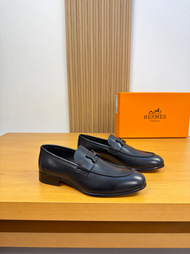 【 HERMES】I'm in love with you, Max. High-end quality Original List·- It's a leather shoe. Shoe.: 🔝Napa Skin., Shoe Dan..Sewing process for the outer car, Brand metal buttons and cross-arms decoration Uchi.: Water-tied cow skin. Otsumi!: It's so light.TPR·Rubber. Combining is a big-ass skin. Super-high-quality control.·- I'm doing a little work.: Highlight(High-end·- How expensive.·Slot) Size: 39-44（38, 45, 46, Make a reservation.)·H0230