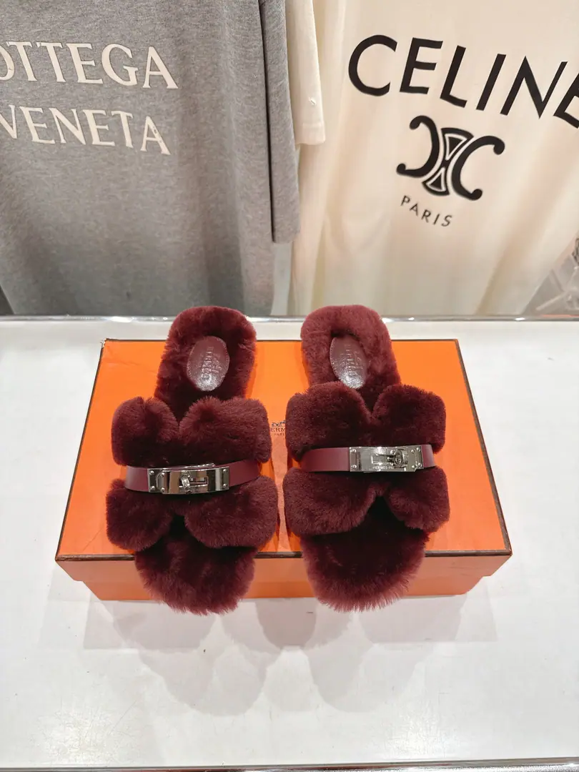 🏧𝗛𝗘𝗥𝗠𝗘𝗦ClassicHFurry slippers. The king blew it up.HTow You're a lazy man.‼️A classic short book.HModel Physical feet are really good., Slender white. Super-biggy lady slippers imported wool into Australia. The upper foot is so cozy.👍 Italian imports are so thick. Size: 35-42 [40.41.42Custom]