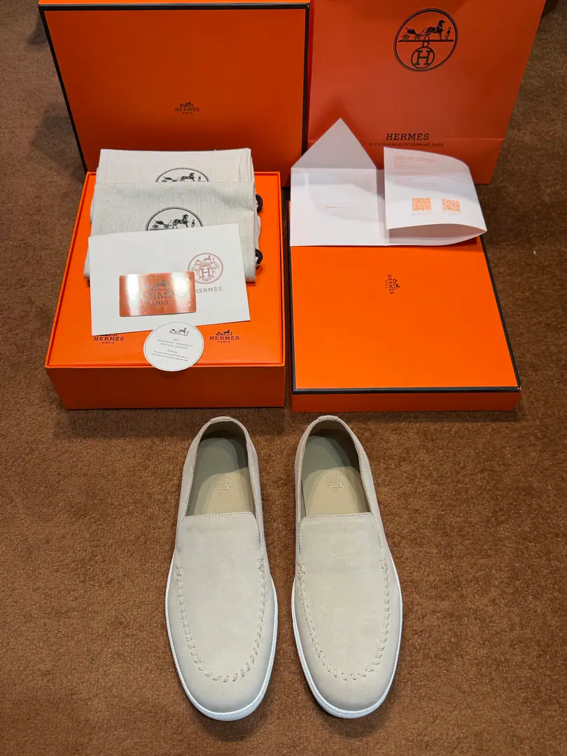 Hermes bouningMen's sneakers.-The bottom of the cow's skin. Original purchase, 1: 1Repeat, That's what you're after. Pipskin and cow-skins.. 😍😍😍 Light Shoe Bottom Decoration Smatch, Make a hundred fashion styles.. ❤️ White rubber soles. Black rubber mooring on front end, Rear-end hurricane ash rubber mooring Hurricane Grey Lamb's inner and inner skin👏👏👏 Size:39-44（38.45.46Do it.） Full package📦