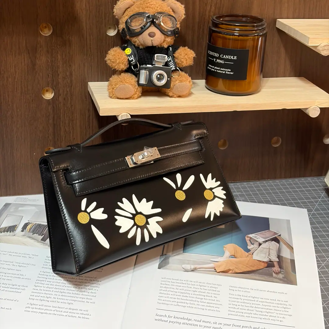 Mini-Kali generation., Black daisies., Imports of former plants from FranceboxPee., Silver button., Advanced full manual custom‼️ A hand-made nail., - I'll make you a piece of gold., Fine steel plating18k- It's a hardware.