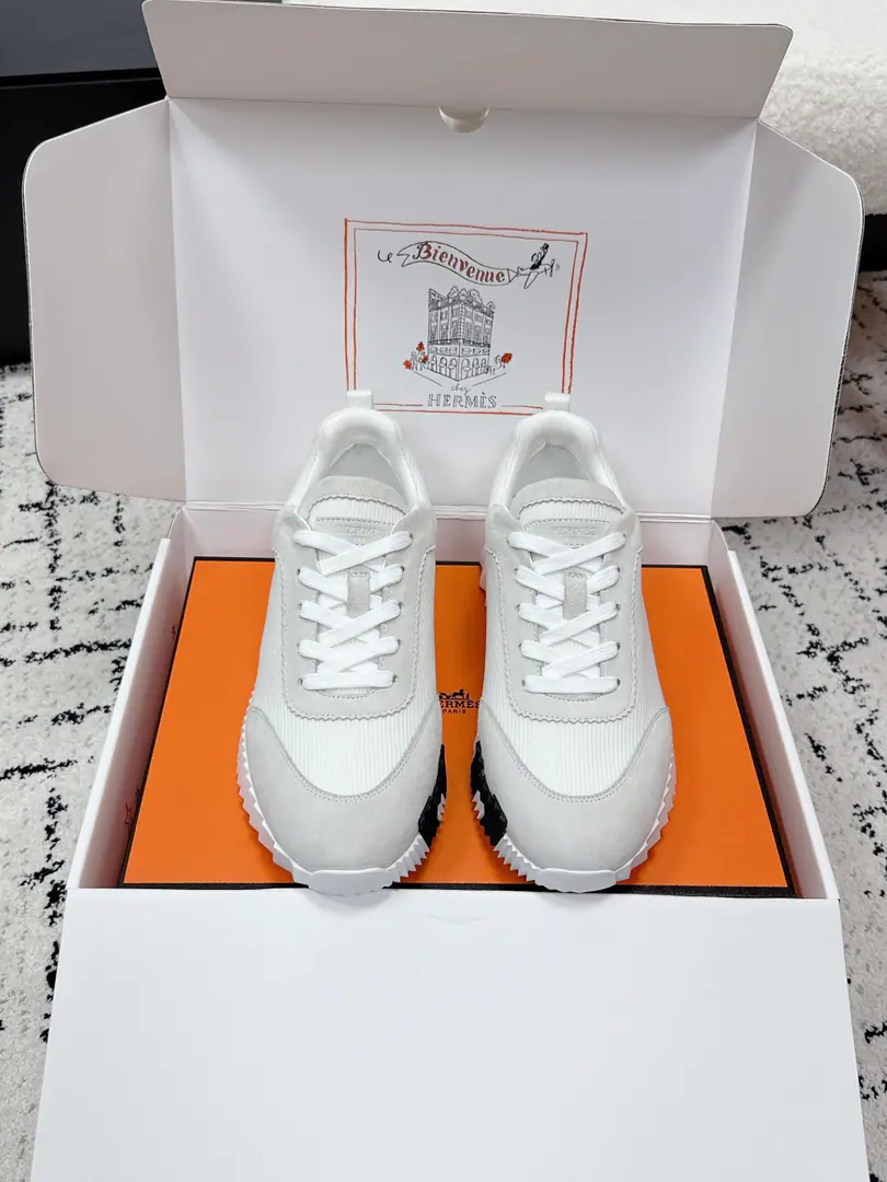 Aircraft box+20 #Requisition of couples Hermes I'm in love with you, Max. 26/ Bouncing Couples. Sports Leisure shoes. Original procurement development Original version one to one. Good stuff is not afraid of late.💗 ❤️Welcome to the comparison of quality material details.🆚 The most comfortable shoes in love with horses., No, I don't.1⃣️, It's a nice, light foot., You don't get tired of shopping.👍Bullskins.+Wire Nice touch., She's beautiful and she's got a lot of clothes., It's light and comfortable. It's so light. Sports and leisure are the two things. Step on it.💩That's great.！ ✔️Fabulous.: Original customized imports of cattle skin/Cow-feat. ✔️Uchi.: The imported inlet was for silk and sheep. ✔️Otsumi!: AdoptionIP+TPU(Multi-colour Letters)German technology exposure machine seamlessly combined ✔️Size: #35-46(Women40.41Men45.46Do it.)