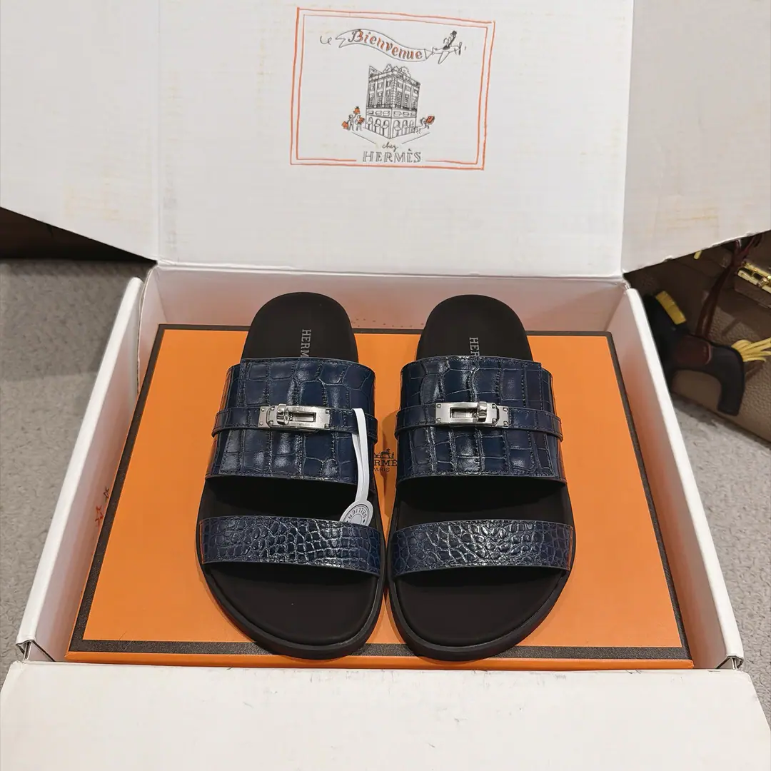 The big and big crocodile skins out of the factory. Men➕Hermes Shoes. Uncle's slippers. ♪ Fresh and fresh ♪ ～The fashion is so refreshing. Not much to explain., I know everything I've bought., Customized steel pureKellyDeduction of hardware accessories ✅TPUSlipboard Base ✅Female size35-39 （40.41.42I'll make sure I don't change it.）Men:40~44（45.46Customize or not change） ✅With double bags..Card.Certificate.Handbag.