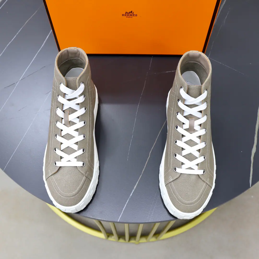 Hermes/I'm in love with you, Max. MaxiThe series of Chinese canvas shoes. Synchronise update of the network！ It's a season out.HermèsThe Gaussian canvas shoes., Reconstructing the contours of ancient costumes, A pair of pairs of shoes with a sharp-stacked ankle line. Cotton canvas shoes. Standard sports layout A very bright line of geometry., MarkerHThe tattooed rubber thick bottom., A light rubber shoe., - I'm gonna raise my self.buff, Comfortable step and recognition.. The Chinese version combines street with luxury., The tides unlock the multi-pronged thinking.: The work-winds and foot pants are lazy., The broad legs are full of loose and light luxury., The shorts and the ankles make a good teen.. I don't care if I travel., We're going out on a weekend visit., One pair.holdI live in a variety of shapes., Low profile, hidden brand quality., It's the year of the hairline and the actual wear.. Full package！ Size: 39-40-41-42-43-44 Standard leather shoe size. （38/45/46But it's not gonna be a change.） The cargo.: H261859 Black