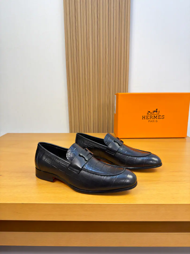 【 HERMES】I'm in love with you, Max. High-end quality Original List·- It's a leather shoe. Shoe.: 🔝Rock-storyed little cow skin., Shoe Dan..Sewing process for the outer car, Brand metal buttons and cross-arms decoration Uchi.: Water-tied cow skin. Otsumi!: It's so light.TPR·Rubber. Combining is a big-ass skin. Super-high-quality control.·- I'm doing a little work.: Highlight(High-end·- How expensive.·Slot) Size: 39-44（38, 45, 46, Make a reservation.)·H0230