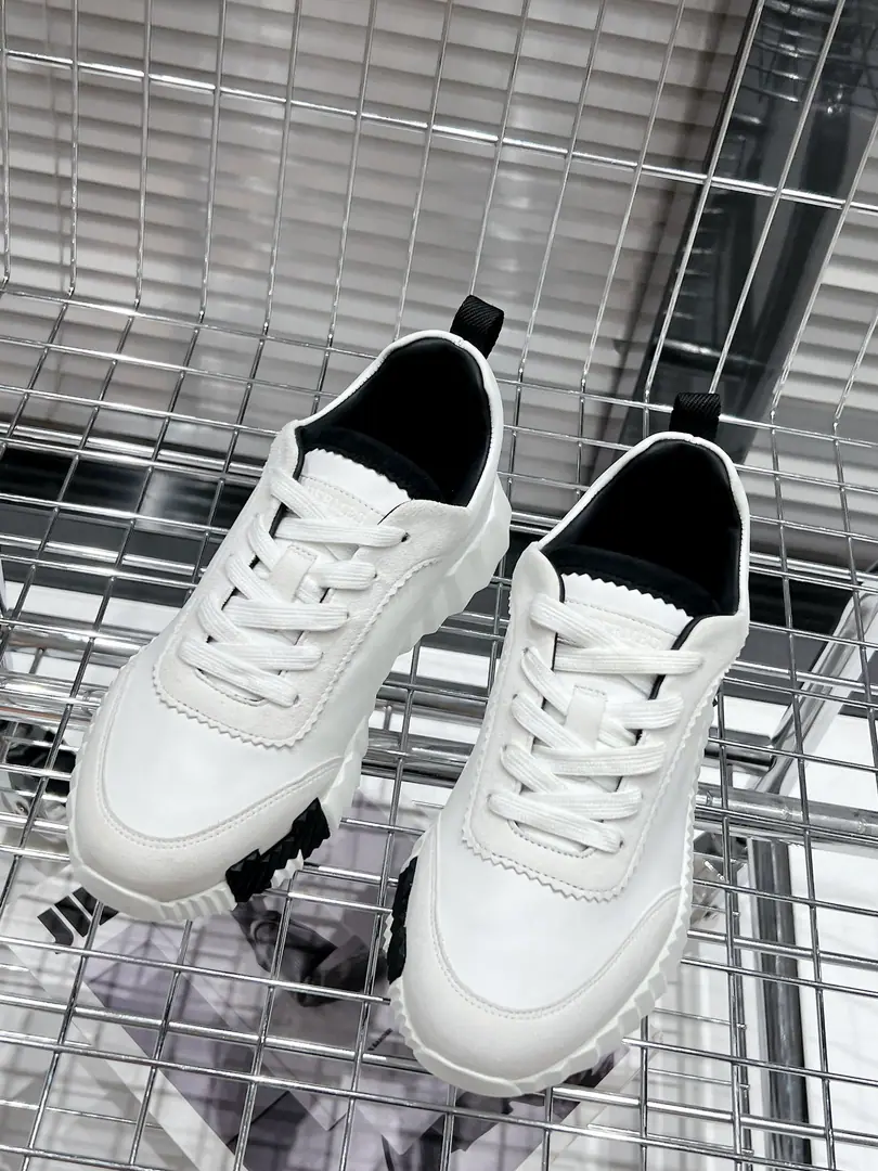 Top Version🆚 【Hermes 】22 fe new arrival~Autumn and winter money. Bouncing Couples.👫Sports shoes The most comfortable shoes in love with horses., No, I don't.1⃣️, It's a nice, light foot., You don't get tired of shopping.👍 The whole thing. The hand feels good., She's beautiful and she's got a lot of clothes., It's light and comfortable. It's so light. Sports and leisure are the two things. Step on it.💩That's great.！ 30+The match between the sexes..You can choose whatever you want., There's always something you want.~ ✔️Fabulous.:The Queen of the High-Silenced Lamb.+Original single-blue sheet ✔️Uchi.:The imported inlet was for silk and sheep. ✔️Otsumi!:AdoptionIP+TPU(Multi-colour Letters)German technology exposure machine seamlessly combined ✔️Codes:Women35-41Men38-46 🎁Top class. Synchronize full packaging