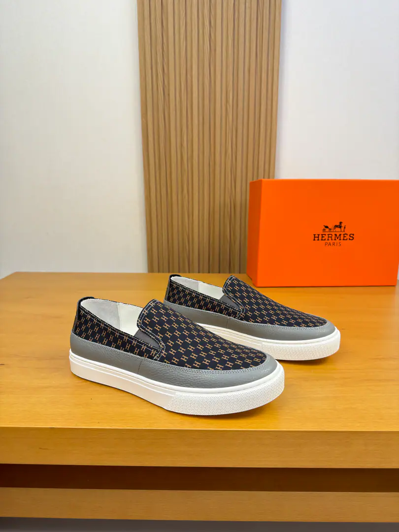 【 HERMES】I'm in love with you, Max. High-end quality Original List·The leisure board shoes are stomping. Shoe.: Original🔝Skin of a stale calf., Shoes..Brand totems. Uchi.: Water-tied cow skin. Otsumi!: Ultra Light OriginalTPR.Rubber. Double-coloured base Super-high-quality control.·- I'm doing a little work.: Highlight(High-end·- How expensive.·Slot) Size: 39-44（38.45.46.Make a reservation.)·H0118
