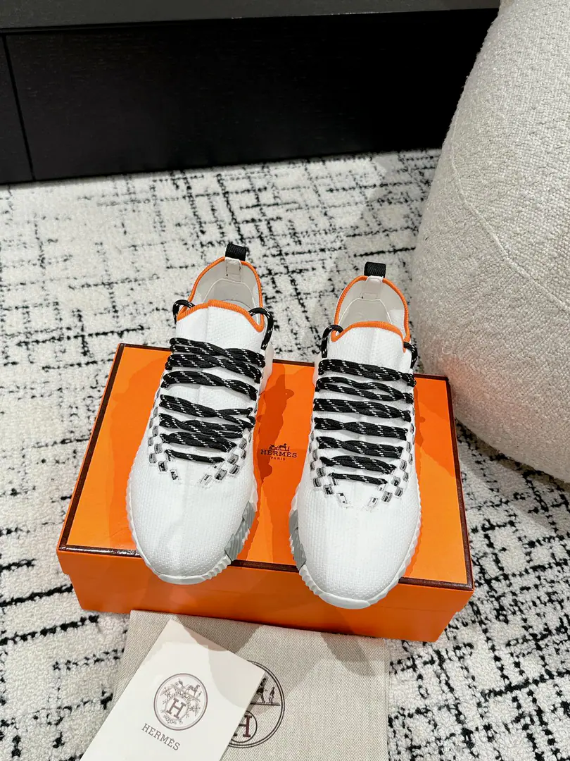 ¥Men+10 #Top Version Couple money. Hermes I'm in love with you, Max. 24/ fe new arrival~ Autumn and winter money. Bouncing Couples.👫Sports Leisure shoes. The most comfortable shoes in love with horses., No, I don't.1⃣️, It's a nice, light foot., You don't get tired of shopping.👍 Bullskins.+Wire Nice touch., She's beautiful and she's got a lot of clothes., It's light and comfortable. It's so light. Sports and leisure are the two things. Step on it.💩That's great.！ ✔️Fabulous.:Imported cattle skin+Wire ✔️Uchi.:The imported inlet was for silk and sheep. ✔️Otsumi!:AdoptionIP+TPU(Multi-colour Letters)German technology exposure machine seamlessly combined ✔️Size:#35-46(Women40.41Men45.46Do it.) 🎁Top class. Synchronize full packaging