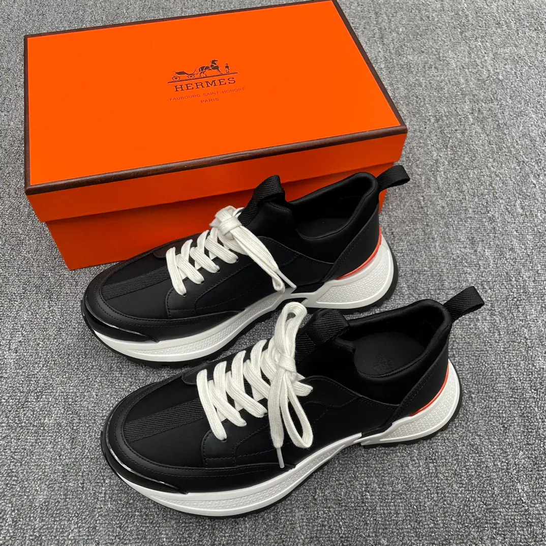 HERMES/I'm in love with you, Max.**Sports man's shoes. The shoe face is a high-tech Jersey fabric and a cow's skin.. Super-sized shoe bottom decorating geometry, It's symbolic.“H”Details, Make outdoor sports style. Black rubber soles. Bottom of white rubber., Black and orange rubber mossed green lambs are lined with black high-tech canvass inside the tweeds.！ Size: 39-40-41-42-43-44（38.45Make a reservation.）