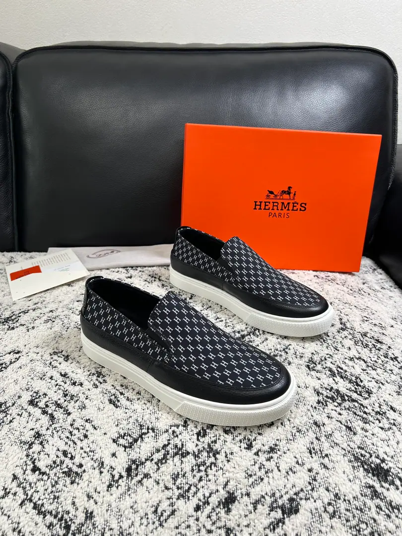 Hermes High Quality Top-level craft I'm in love with you, Max. The counter is being synchronized with the original distribution configuration., Italian imports of original cow-coloured flour, High-quality integration process, All imported water- dyeed cattle stubs., Shoes under the sole.: The original factory is super comfortable with the original base., The original factory and the single. Codes 39-44（ Make a reservation. 38 45 ）