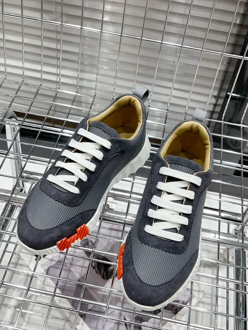 Top Version🆚 【Hermes 】22 fe new arrival~Autumn and winter money. Bouncing Couples.👫Sports shoes The most comfortable shoes in love with horses., No, I don't.1⃣️, It's a nice, light foot., You don't get tired of shopping.👍 The whole thing. The hand feels good., She's beautiful and she's got a lot of clothes., It's light and comfortable. It's so light. Sports and leisure are the two things. Step on it.💩That's great.！ 30+The match between the sexes..You can choose whatever you want., There's always something you want.~ ✔️Fabulous.:The Queen of the High-Silenced Lamb.+Original single-blue sheet ✔️Uchi.:The imported inlet was for silk and sheep. ✔️Otsumi!:AdoptionIP+TPU(Multi-colour Letters)German technology exposure machine seamlessly combined ✔️Codes:Women35-41Men38-46 🎁Top class. Synchronize full packaging