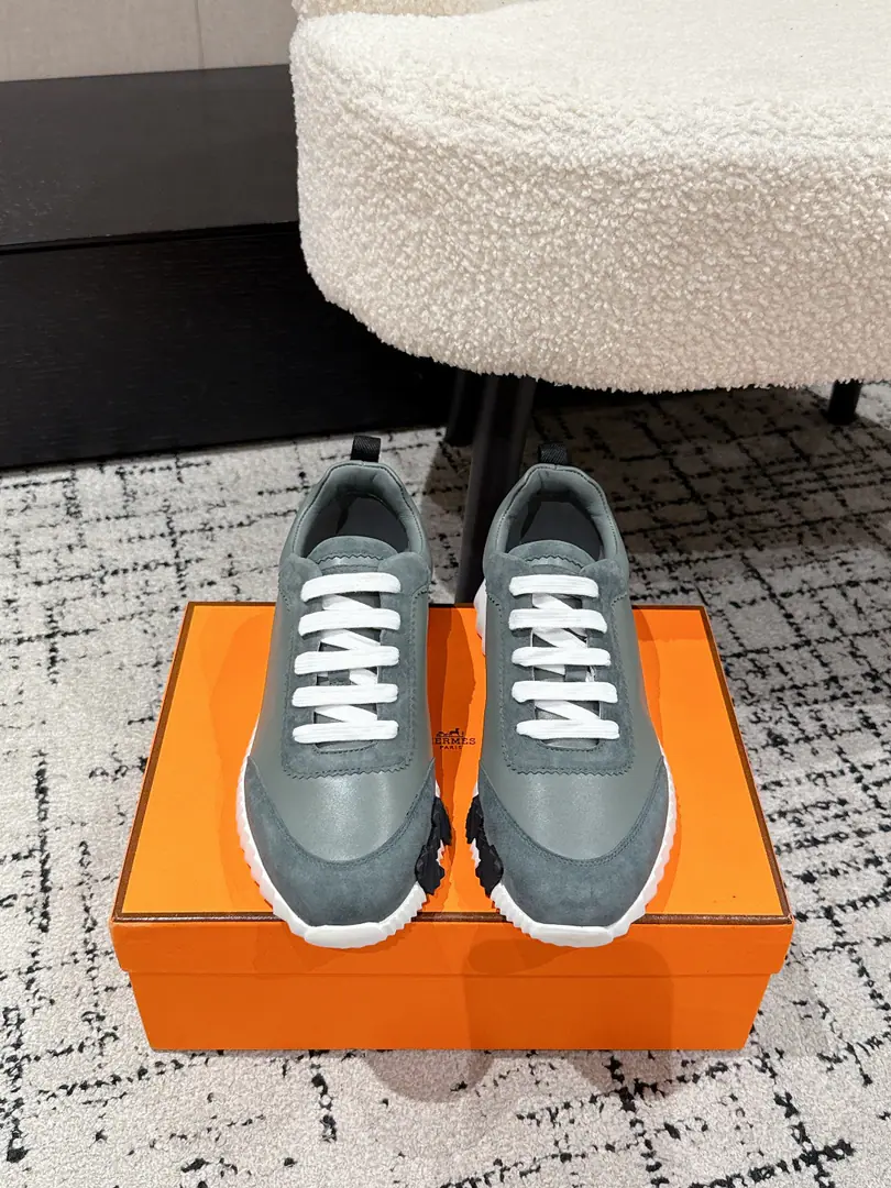 #Top Version Couple money. Hermes I'm in love with you, Max. 25/ Bouncing Couples. Sports Leisure shoes. The most comfortable shoes in love with horses., No, I don't.1⃣️, It's a nice, light foot., You don't get tired of shopping.👍Bullskins.+Wire Nice touch., She's beautiful and she's got a lot of clothes., It's light and comfortable. It's so light. Sports and leisure are the two things. Step on it.💩That's great.！ ✔️Fabulous.:Imported cattle skin/Cow-feat. ✔️Uchi.:The imported inlet was for silk and sheep. ✔️Otsumi!:AdoptionIP+TPU(Multi-colour Letters)German technology exposure machine seamlessly combined ✔️Size:#35-46(Women40.41Men45.46Do it.) 🎁Top class. Synchronize full packaging