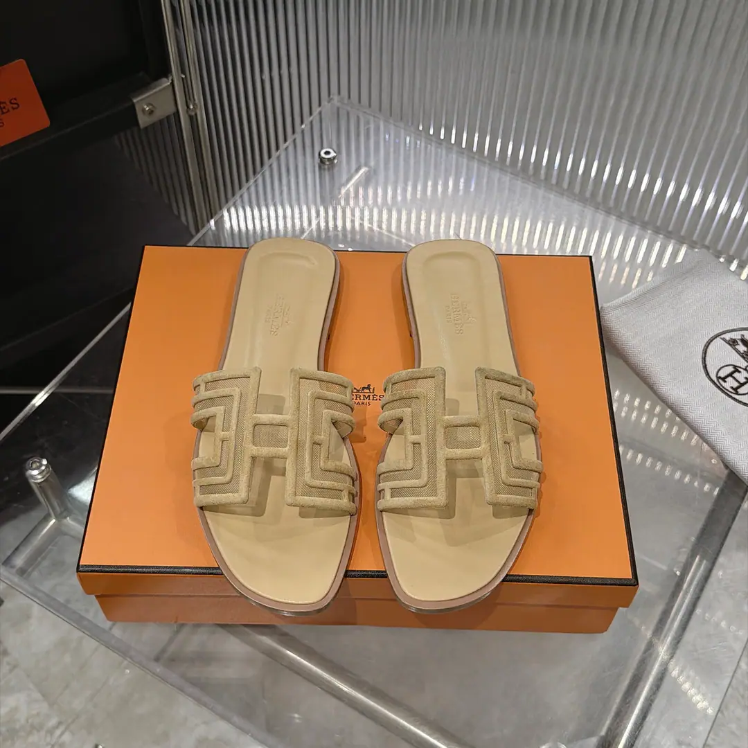Plant💎💎 High-end quality Newly modified wrapping➕Cow-faced.（Hermès） Packing sponge upgrade, Qualitative Worker Upgrade. Hermes®🔴The best market version of a pure hand-shoe.✨✨ The top product loves the horses slippers.🐎 2027The original version of the early spring new money., Master's class is built by hand. ！❥High-end custom, Exclusive, Industry top version⚠❥Adoption: HermersShoe.: Italian cattle imports+Original-made Australian sheep-skin-hair.+That's a big one.（♪ To pursue the highest comfort ♪）✨～～〰〰〰〰❥ Packaging: ✔🚦Packing up.➰Top-level special case 〰Original top quality launch━━━━Hermes━━━━━ size: 35-41