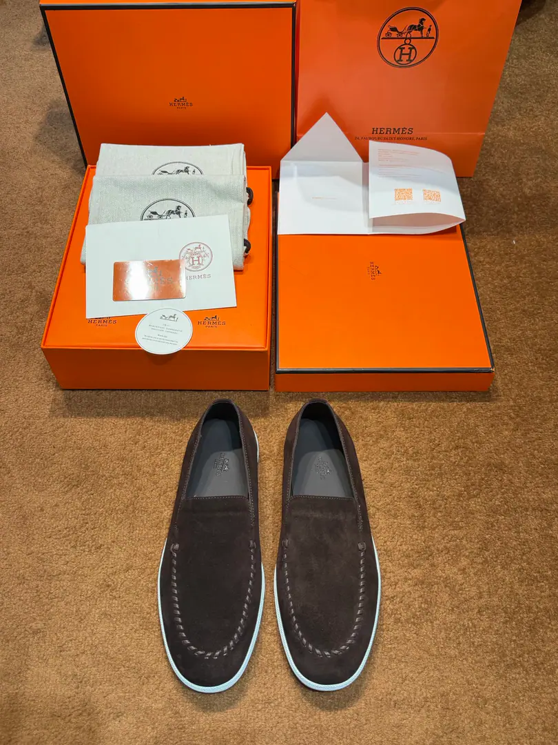 Hermes bouningMen's sneakers.-The bottom of the cow's skin. Original purchase, 1: 1Repeat, That's what you're after. Pipskin and cow-skins.. 😍😍😍 Light Shoe Bottom Decoration Smatch, Make a hundred fashion styles.. ❤️ White rubber soles. Black rubber mooring on front end, Rear-end hurricane ash rubber mooring Hurricane Grey Lamb's inner and inner skin👏👏👏 Size:39-44（38.45.46Do it.） Full package📦