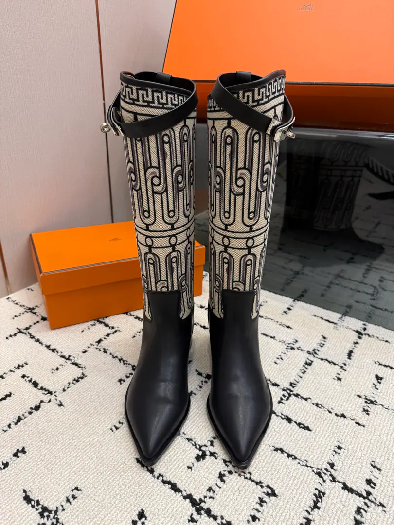 Top VersionHemers🧡I'll get what I'm seeing. kellyMetal button boots./Boots Series Autumn and winter money. HERMESThe price of the old boots and boots is close.2WThe high price of the boot is naturally unique in its process and quality, and all the leather is custom-made for import., The inside materials are also custom-made cattle skin.,, You'll have to make provisions for everything in a good fit., And the style is always worn in the boots of knights who never wear out of fashion. Shoe.: Original cow skin Uchi.: Importing cattle and skins Otsumi!: That's a little skin. Codes: 35–39（40.41.42No, no, no, no, no.)