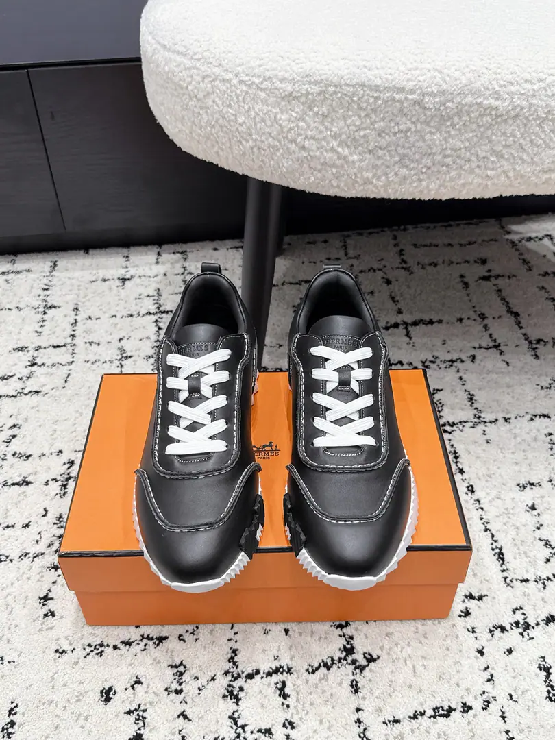 Men+10 HermesI'm in love with you, Max. 26/ New-colour classics. Leisure sports shoes The couple's leisurely tracker's shoes combined with high-tech canvas and skin-skinned goats., Exaggerating on the soles of rubber shoes.“Letter, Italic design and bright colours show dynamism, Re-initiating brand design inspiration. A simple walk around the city., Feel free and comfortable.. ✔️Fabulous.: Special fabric and anti-featur. ✔️Uchi.: Customize air network ✔️Otsumi!: Shade it.TPU+Rubber foam material ✔️Bottom: 3CM ✔️Size: 35-45（Women40 Men45Do it.）