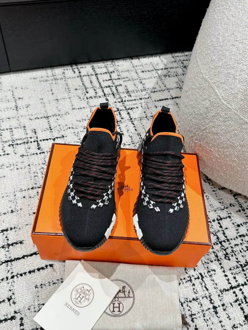 ¥Men+10 #Top Version Couple money. Hermes I'm in love with you, Max. 24/ fe new arrival~ Autumn and winter money. Bouncing Couples.👫Sports Leisure shoes. The most comfortable shoes in love with horses., No, I don't.1⃣️, It's a nice, light foot., You don't get tired of shopping.👍 Bullskins.+Wire Nice touch., She's beautiful and she's got a lot of clothes., It's light and comfortable. It's so light. Sports and leisure are the two things. Step on it.💩That's great.！ ✔️Fabulous.:Imported cattle skin+Wire ✔️Uchi.:The imported inlet was for silk and sheep. ✔️Otsumi!:AdoptionIP+TPU(Multi-colour Letters)German technology exposure machine seamlessly combined ✔️Size:#35-46(Women40.41Men45.46Do it.) 🎁Top class. Synchronize full packaging